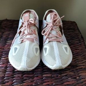 Adidas Bounce sneakers